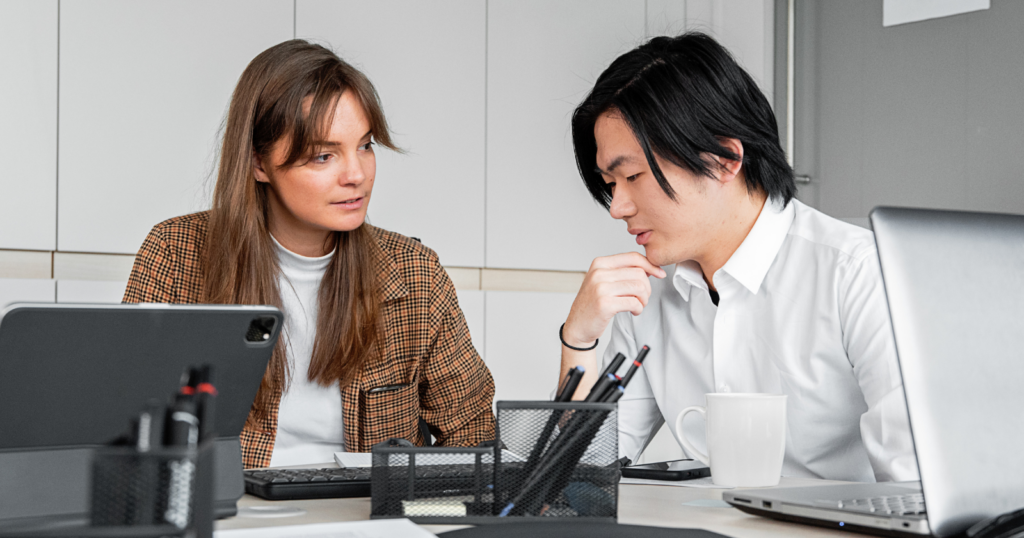 If someone secretly dislikes you, they’ll usually display these 7 subtle behaviors