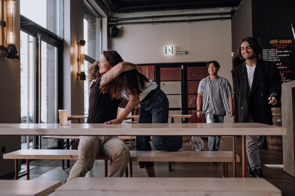 8 small gestures that make you instantly likable and easy to be around