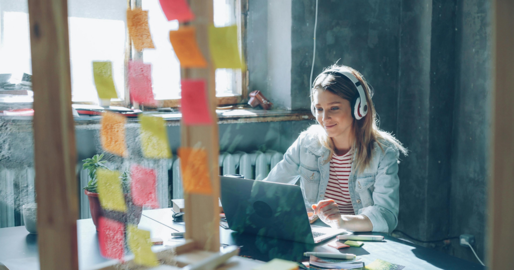 8 things people who work best with music on have in common