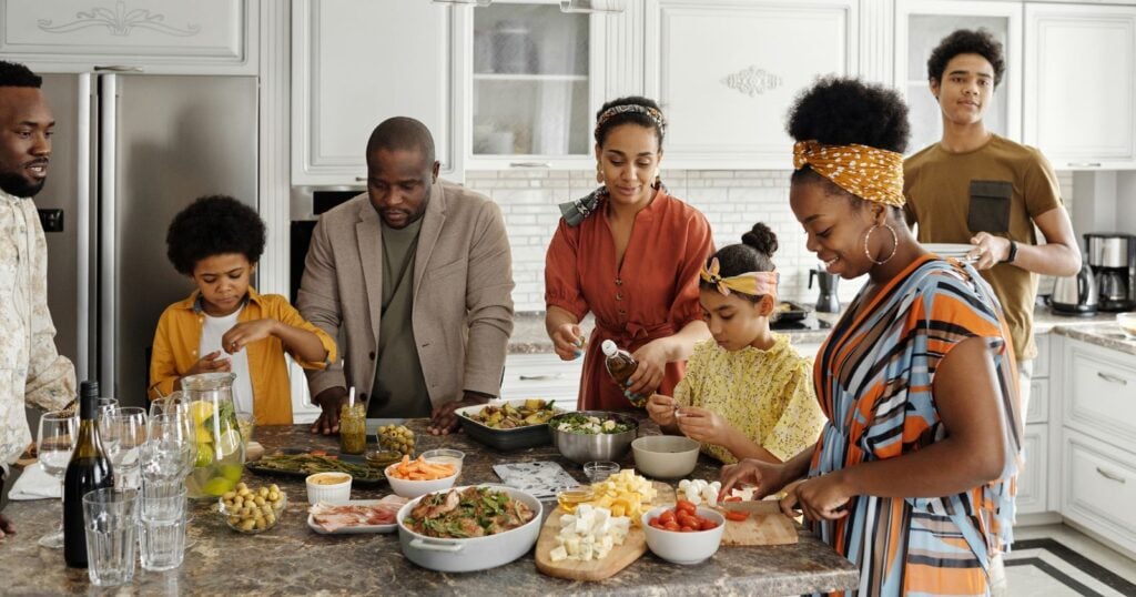 9 habits that give away someone who grew up in a big family